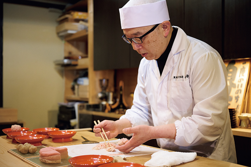 「最上級の素材に頼り、吸水、加熱、加糖を施すのみ。素材を穢さぬようなるべく触れずに誂えます」（喜多さん）