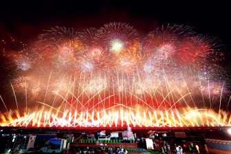 《花火通が厳選！》夏を彩る「絶景花火」全国30選！それぞれの見どころは…