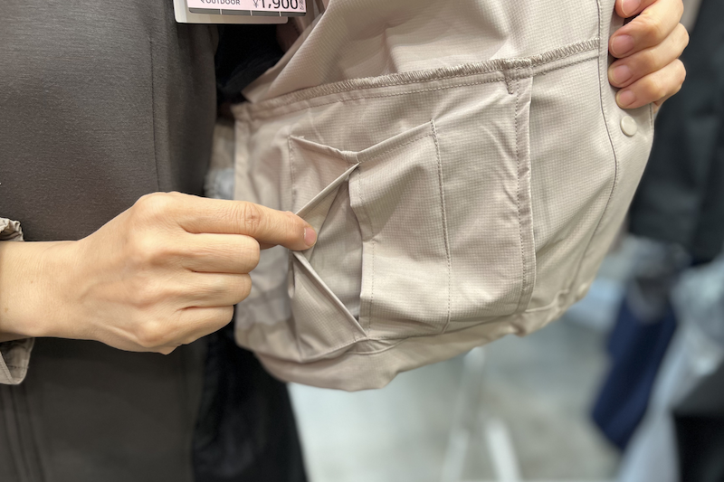 ポケットティッシュがサッと取り出せる専用ポケット