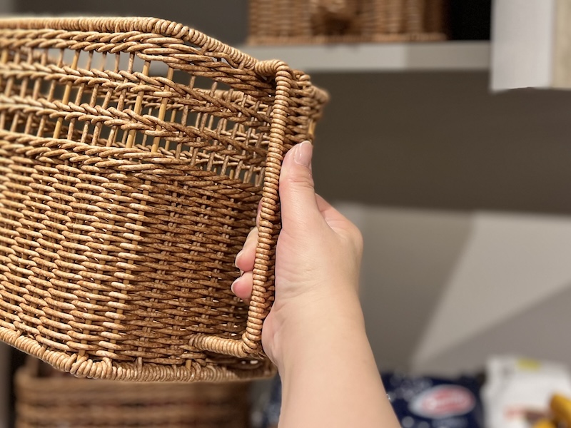 ハンドルの中央部分がくぼんでいて、指がフィットしやすい！