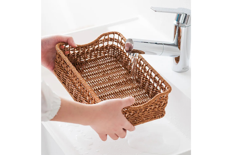 ポリプロピレン樹脂でできた人工ラタンのため、水洗いが可能　写真提供：KEYUCA