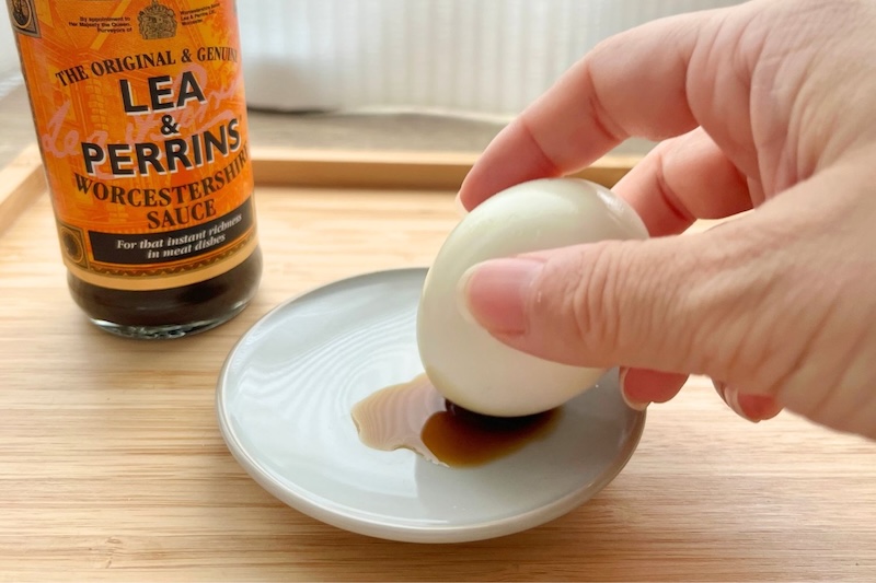コク深くスパイシーなウスターソースは、淡白な味わいのゆで卵にマッチ。我が家で余りがちな調味料のひとつでしたが、これからは余らせることなく使いきれそう！