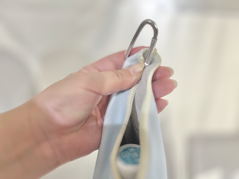 カラビナをバッグなどに引っかければ、持ち運びが楽！