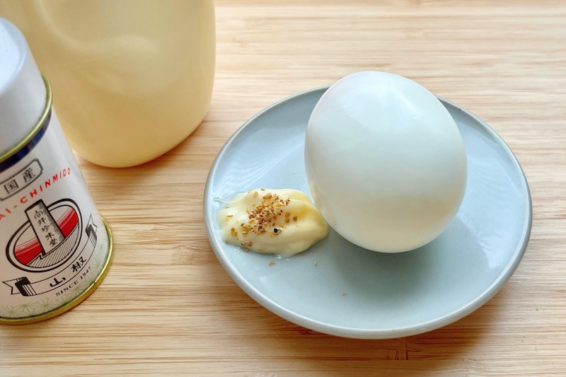 マヨネーズ＋山椒をお試し。食べる時に山椒がふわりと香り、大人な味わいに。マヨネーズにちょい足しの手軽な味変として、これはアリです！