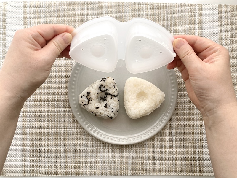 丸い突起で、中央に具用の空洞が完成