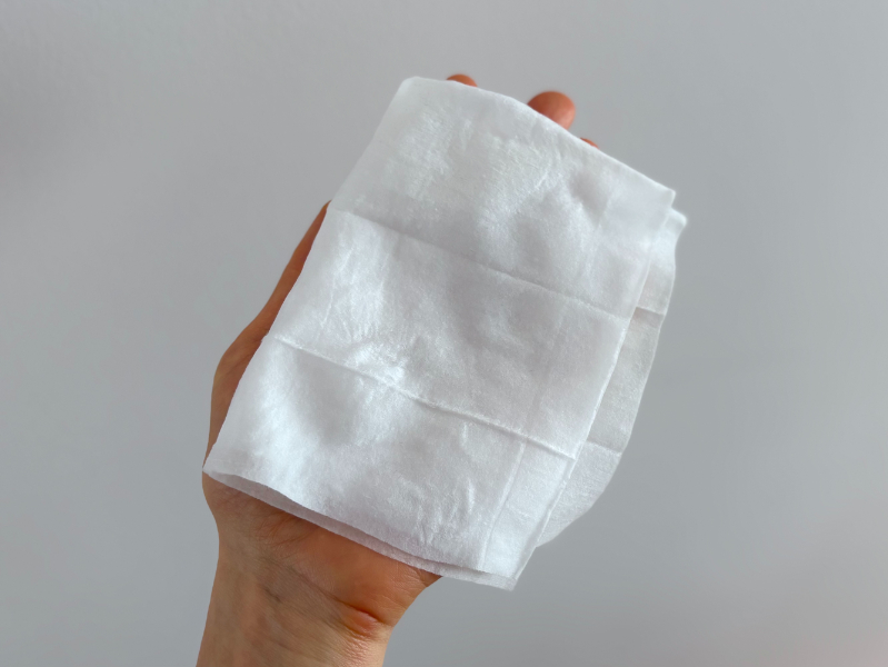 四つ折りに畳んだところ