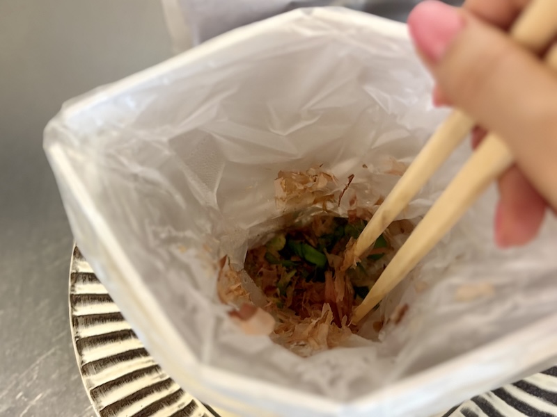 調味料を入れる時も、ちゃんと袋の底に入り、混ぜることもできる
