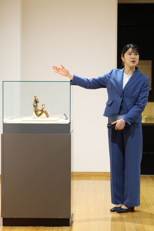 手振りを交えてご質問。（2026年10月、写真／JMPA）