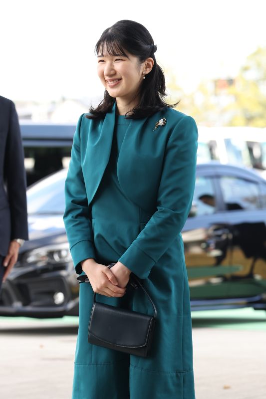 髪をキュートなハーフアップにまとめられて。（2026年10月、写真／JMPA）