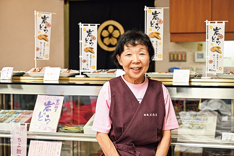 取締役・三木光子さん「当店のいが餅を『千代さんがおいしいと召し上がりました』という情報が入り、とてもうれしかったです。郷土の味を守り続けていきます」