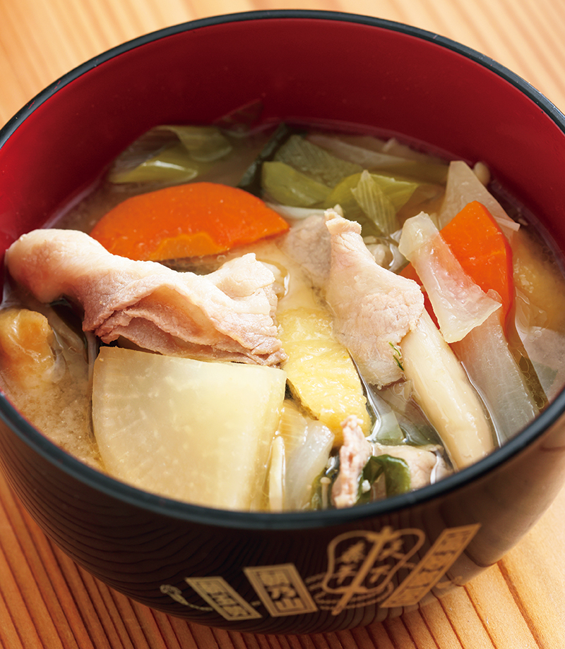 彩りを添える青菜は、今回は青梗菜を使用。小松菜やほうれん草もおすすめ。