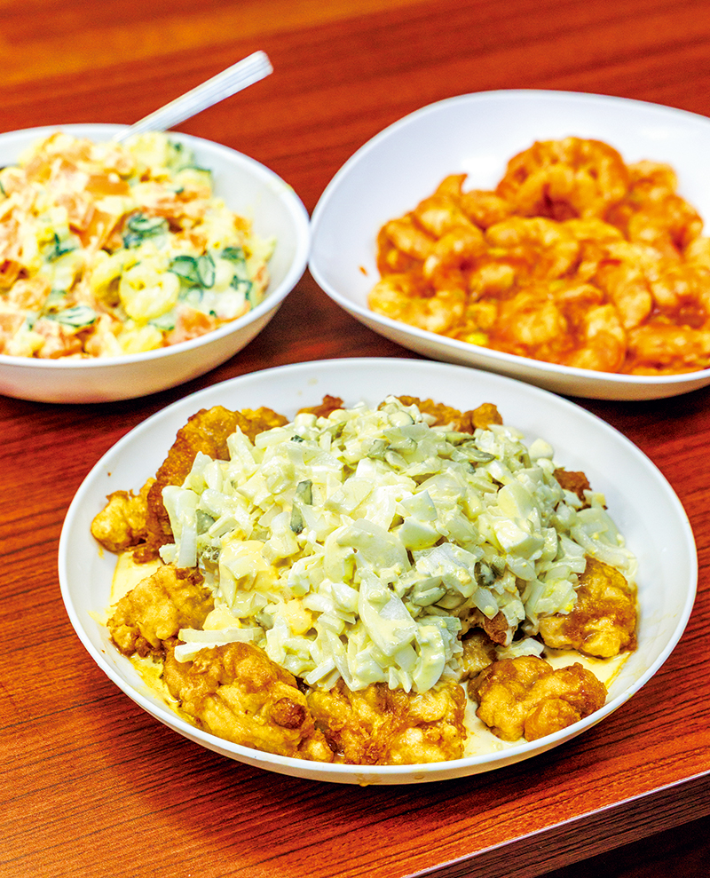 この日のおかずは、『えびチリ』、『マカロニサラダ』、『チキン南蛮』