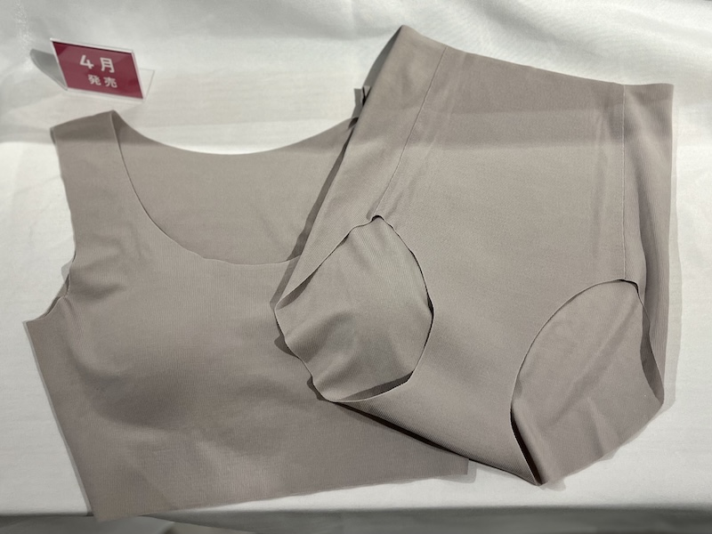 「H フリーカットブラ モダール混」2530円、「H フリーカットショーツ モダール混」1430円（ともに税込）