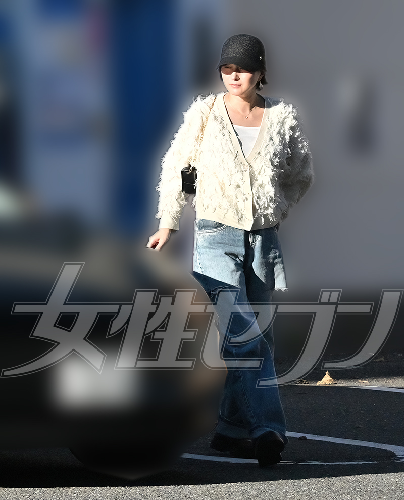 途中で買い物する広末（2026年10月）