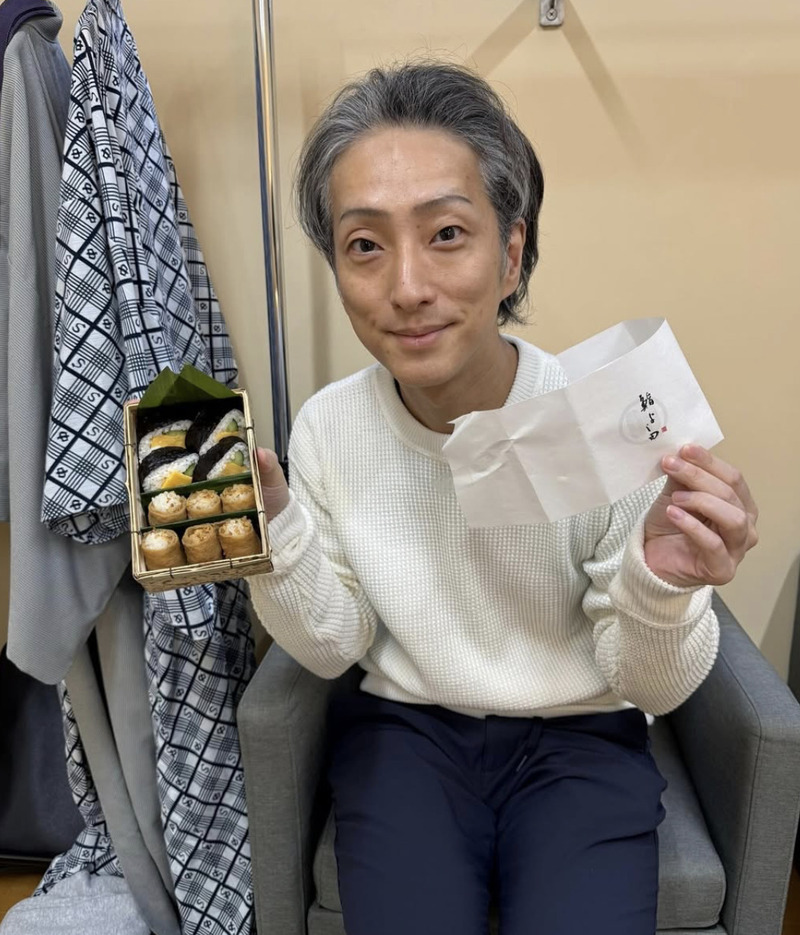 楽屋での中村七之助（「中村七之助のラジのすけ」公式インスタグラムより）