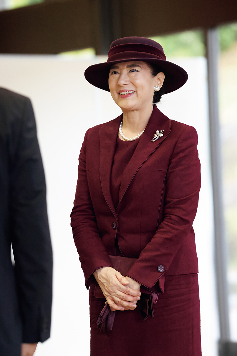 国民文化祭の開会式はこのボルドーのお召しものでご出席に。皇后 雅子さま（62才）（撮影／JMPA）