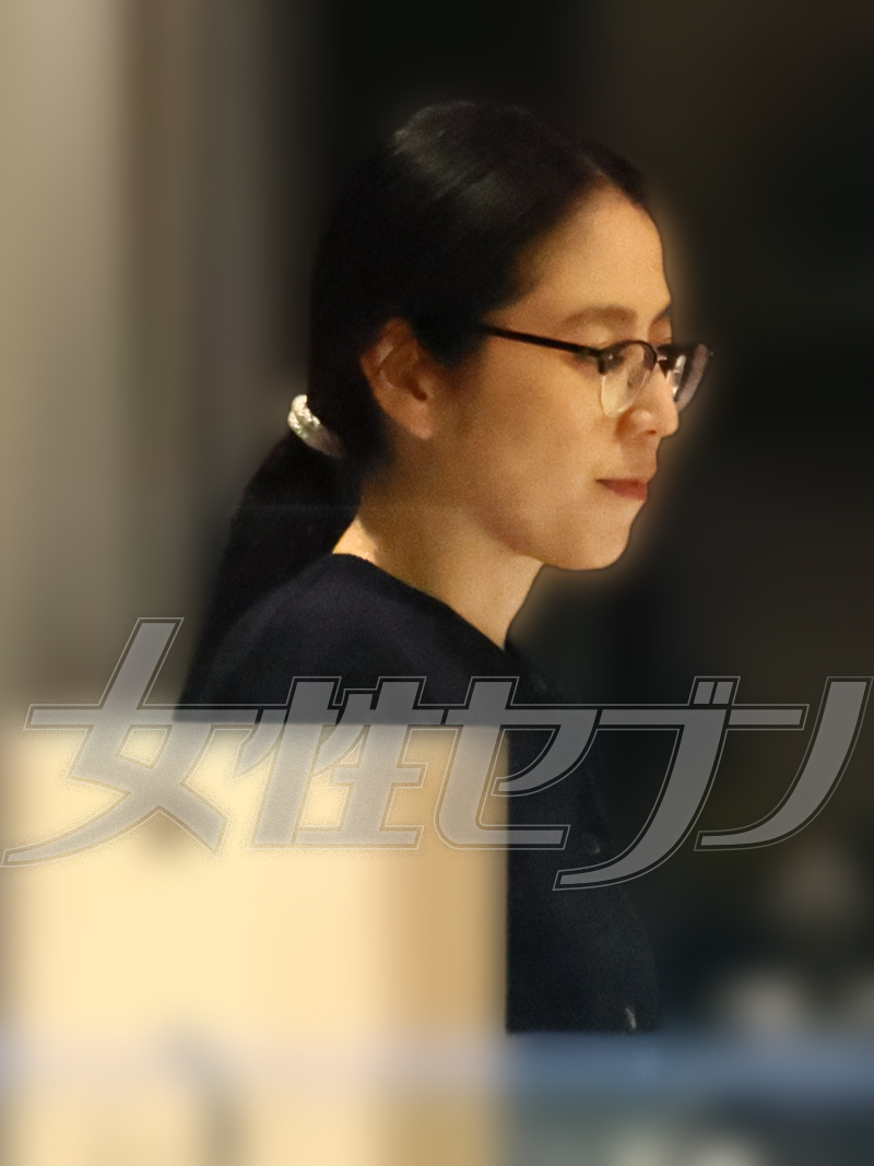 メガネ姿もおしゃれな長澤（2026年10月）