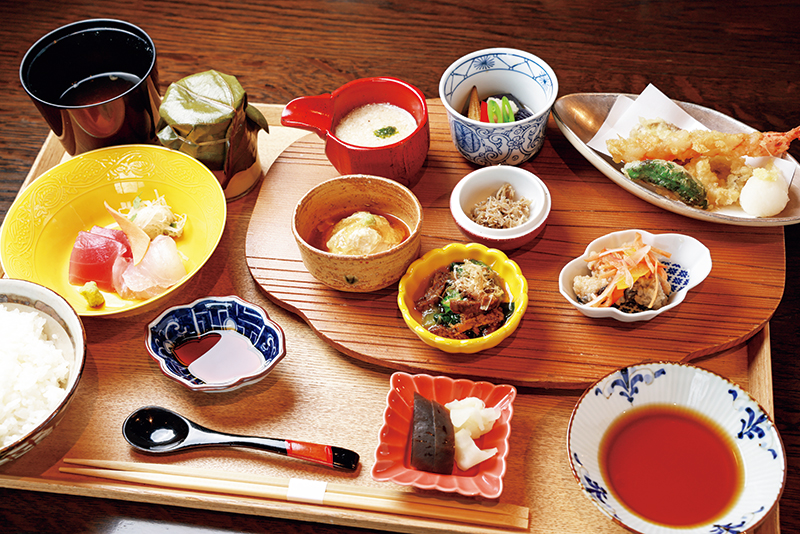「滴翠御膳 八角」（3800円）※季節により内容は異なります