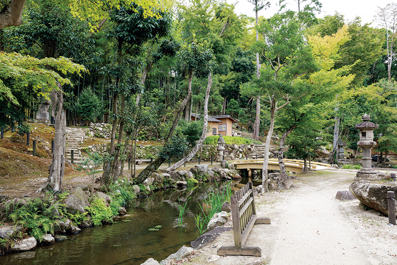 歴史的文化財を復元した庭園「瑜伽山園地」。
