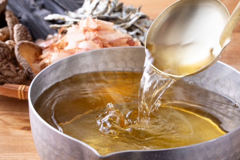 お出汁を加えて美味しさ底上げ！