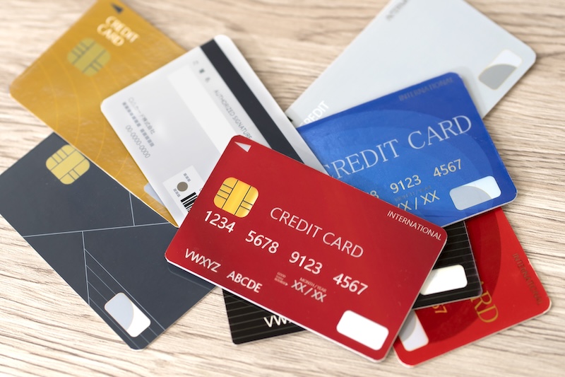 携帯電話だと社会的信用が低いと感じた人も（写真／PIXTA）