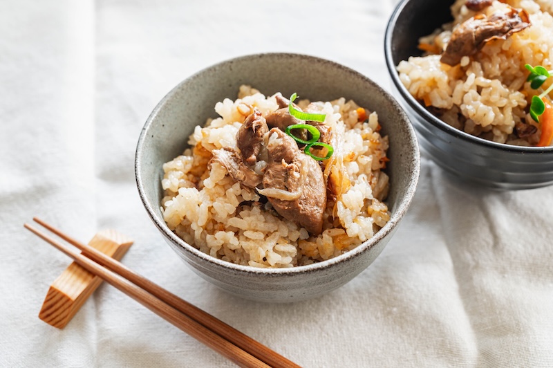 具もつゆも余すことなく味わえる「炊き込みご飯」（写真／PIXTA）