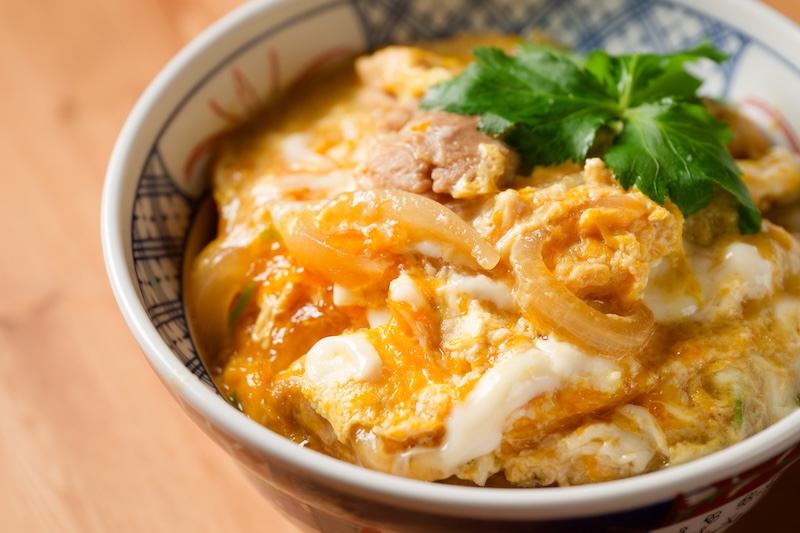 卵でとじれば即完成！「丼もの」（写真／PIXTA）