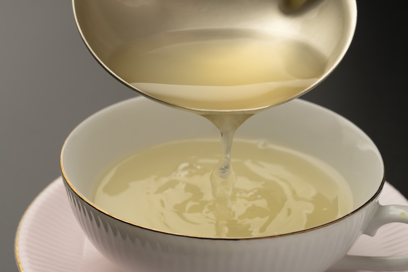 何も手を加えず、そのまま“お出汁”として味わう人も（写真／PIXTA）