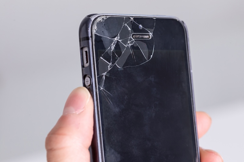 携帯電話が使えない時の連絡手段がなくなった（写真／PIXTA）