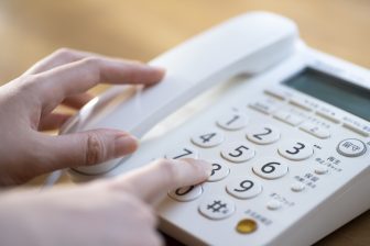 固定電話を解約して後悔…は約3割！経験者に聞いた不便だと思った10のこと