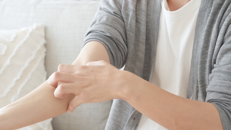 時には命にかかわることもあるアレルギー。心配な場合は、相手にアレルギーの有無をうかがうといいかも（写真／PIXTA）