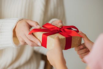 「もらって困った手土産」は？1752人へのアンケートで分かった、ありがたくも途方に暮れたものと…