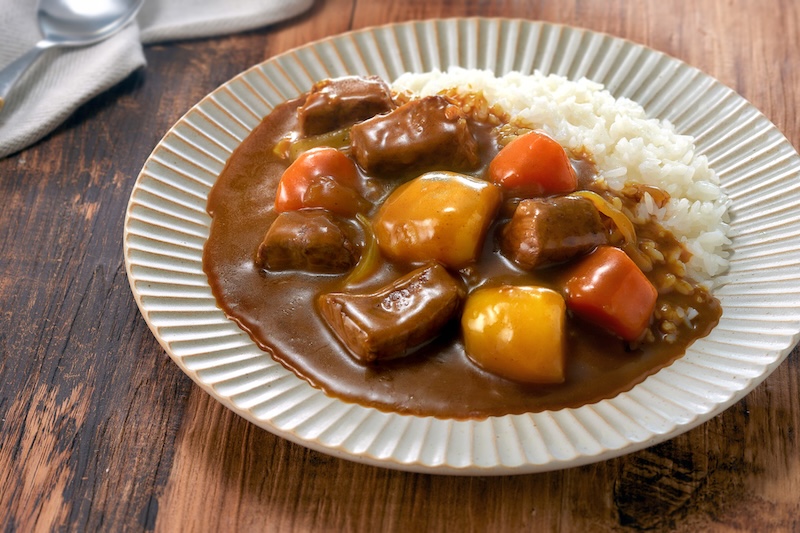 おそば屋さんのような出汁の効いた和風「カレー」に（写真／PIXTA）