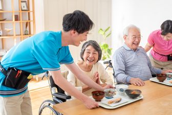 《人生の最期を「施設」で迎えるための準備》施設選びは元気で判断力のある60代から　重視すべき…