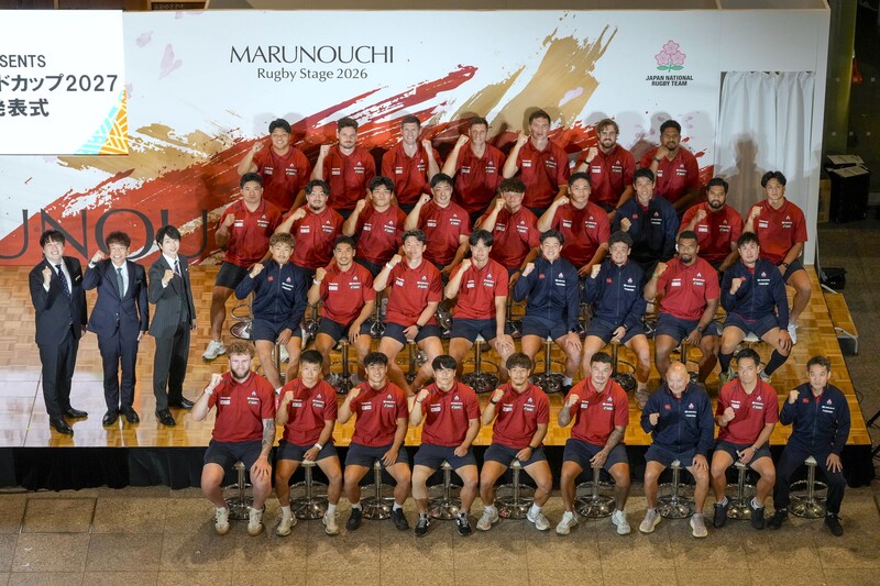 エディー（前列右から3人目）率いる日本代表の面々