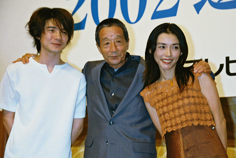 『北の国から 2002遺言』の試写会で集合した黒板親子（左から吉岡、田中さん、中嶋）