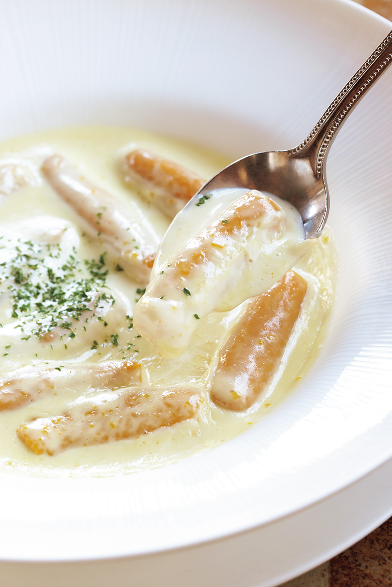 『かぼちゃのニョッキ』（1500円）は数量限定。これ目当てに訪れる人も。りんどう湖のロイヤルジャージー牛乳を使った濃厚なソースが、なめらかなニョッキに絡む（撮影／菅井淳子）