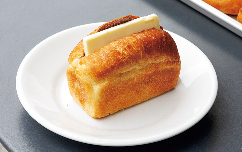 厚切りバターの『あんバターサンド』（422円）（撮影／玉井幹郎）