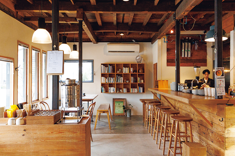 「Iris bread&coffee」の店内（撮影／玉井幹郎）