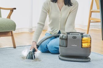 汚れを浮かせて吸い取る「レイコップ」の吸引式スチームクリーナー　“見える汚れ”は常温水や温水…