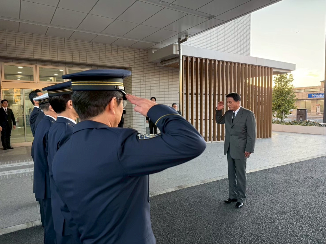 訪れた署では若手警察官の悩みを聞くことも