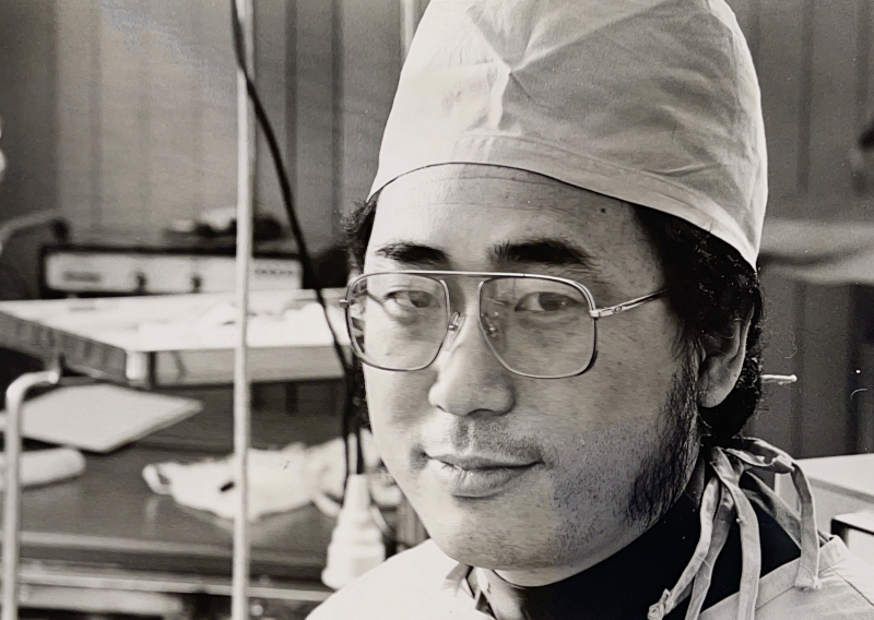高須クリニック開業当初の高須克弥。（本人提供）