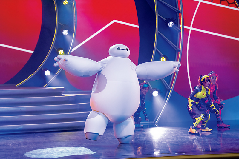 映画『ベイマックス』に登場するケア・ロボット。音楽が体にいいと聞き、一緒にライブを盛り上げる