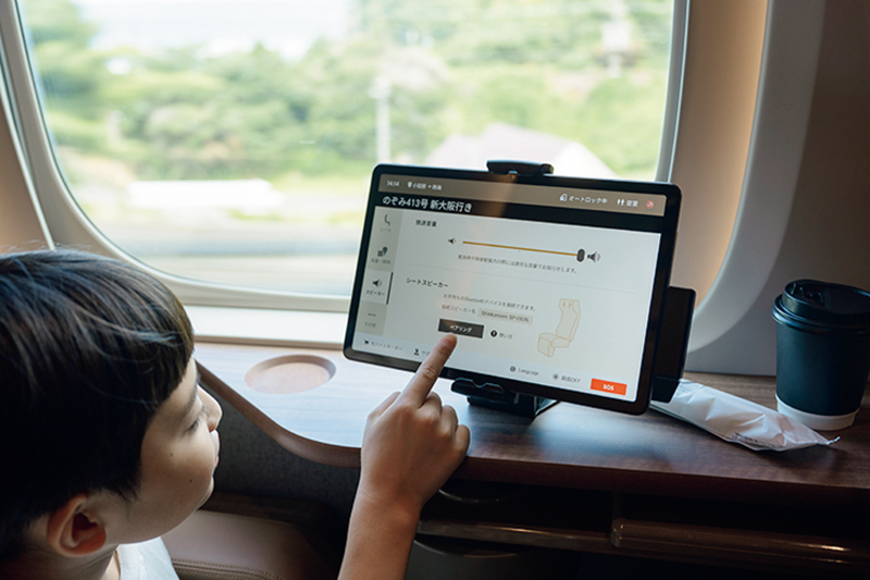 空調も座席調整も注文もタブレットひとつ