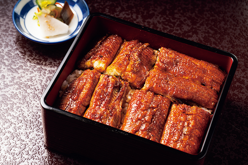 『大阪まむし・蘭』 8870円（香の物、吸物付き）。たまりじょうゆとみりんが利いたたれはスッキリ。「皮はパリッと身はふっくら、うなぎ本来の力強い旨みが関西風の魅力。最後の一口まで濃厚です」。