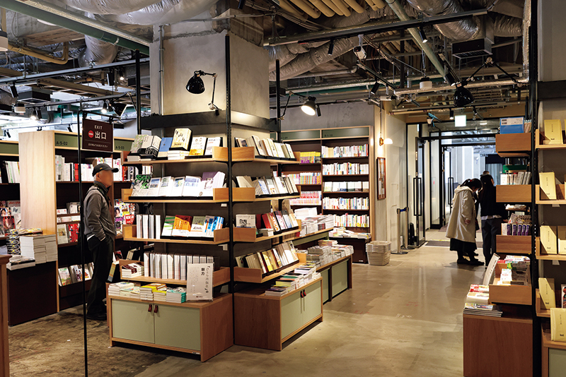 2Fは書店＆コワーキングスペース（撮影／菅井淳子）