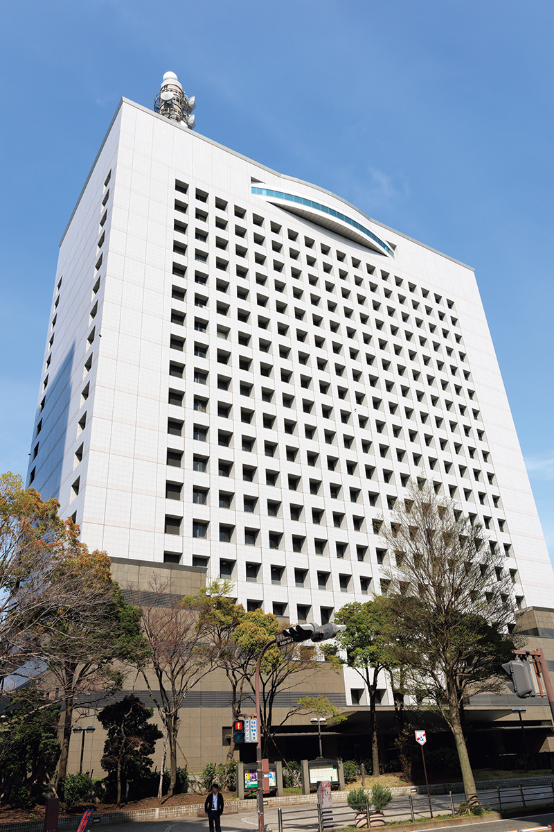 神奈川県警察本部（提供写真）