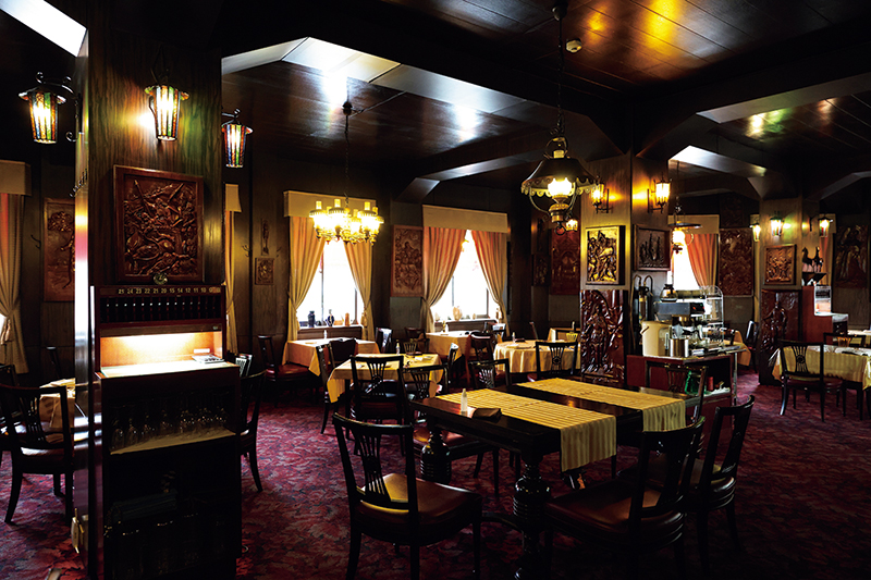 重厚感のある店内（撮影／菅井淳子）