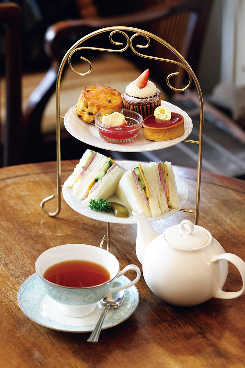 エレガントなアフタヌーンティーを楽しめる平日限定の『ローズガーデンセット』（2780円）（撮影／菅井淳子）