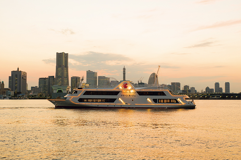 横浜港クルーズが楽しめる「マリーンルージュ」（提供写真）